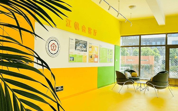 上海市向明初级中学附属崇明区江帆中学 5