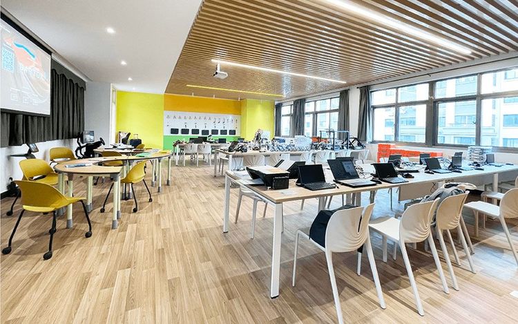 上海市向明初级中学附属崇明区江帆中学 6