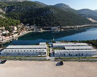 Campamento de construcción del puente Pelješac en Croacia